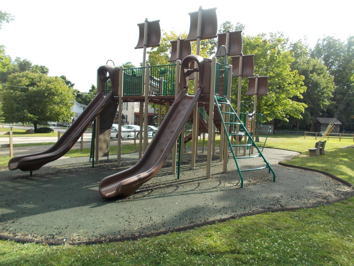 Connellsville Melody Motor Lodge מראה חיצוני תמונה
